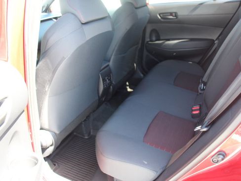 Used 2025 Toyota Corolla Cross AWD Hybrid w/ Moonroof Package image 13