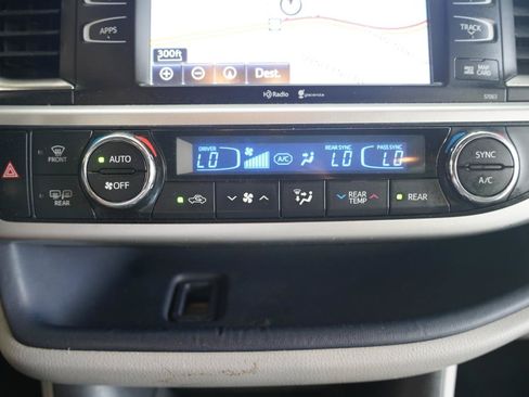 Used 2014 Toyota Highlander XLE AWD/4WD image 21