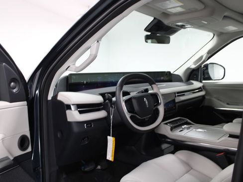 New 2026 Lincoln Navigator Reserve AWD/4WD image 25