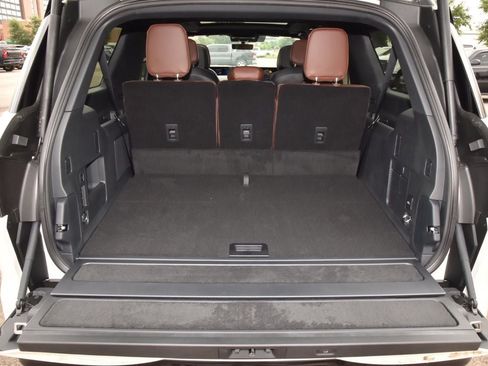 New 2026 Lincoln Navigator L Reserve AWD/4WD image 38