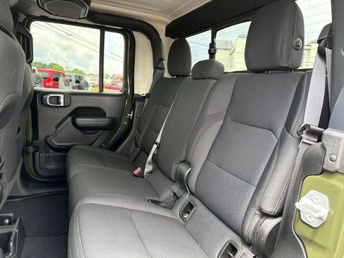 Used 2022 Jeep Gladiator Sport AWD/4WD image 17