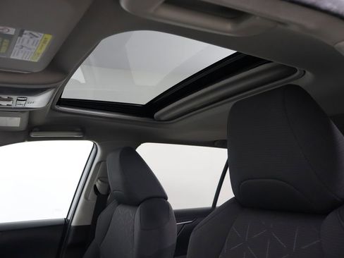 Used 2019 Toyota RAV4 XLE FWD image 23