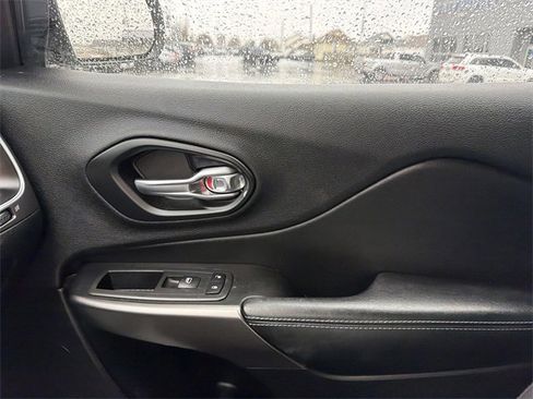 Used 2019 Jeep Cherokee Latitude w/ Popular Appearance Group image 24