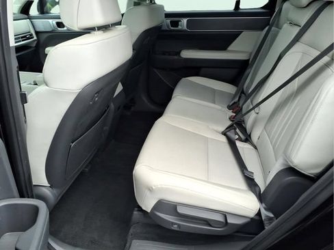 Used 2025 Hyundai Santa Fe SEL AWD/4WD image 17