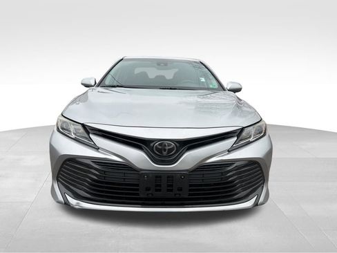 Used 2019 Toyota Camry L image 8