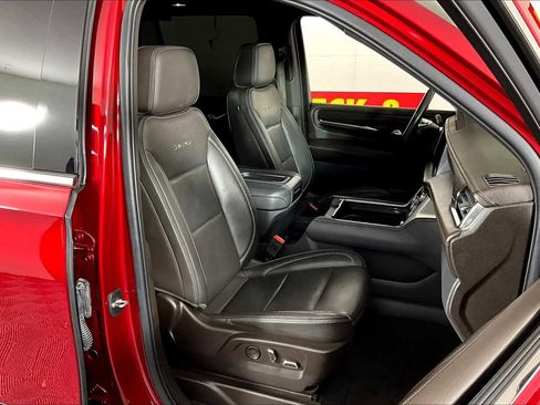 Used 2022 GMC Yukon Denali w/ Advanced Technology Package image 9