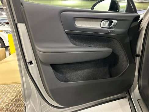 Certified 2023 Volvo XC40 B5 Plus w/ Protection Package image 9