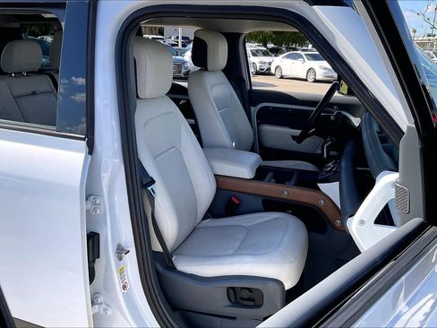 Used 2023 Land Rover Defender 110 SE image 7