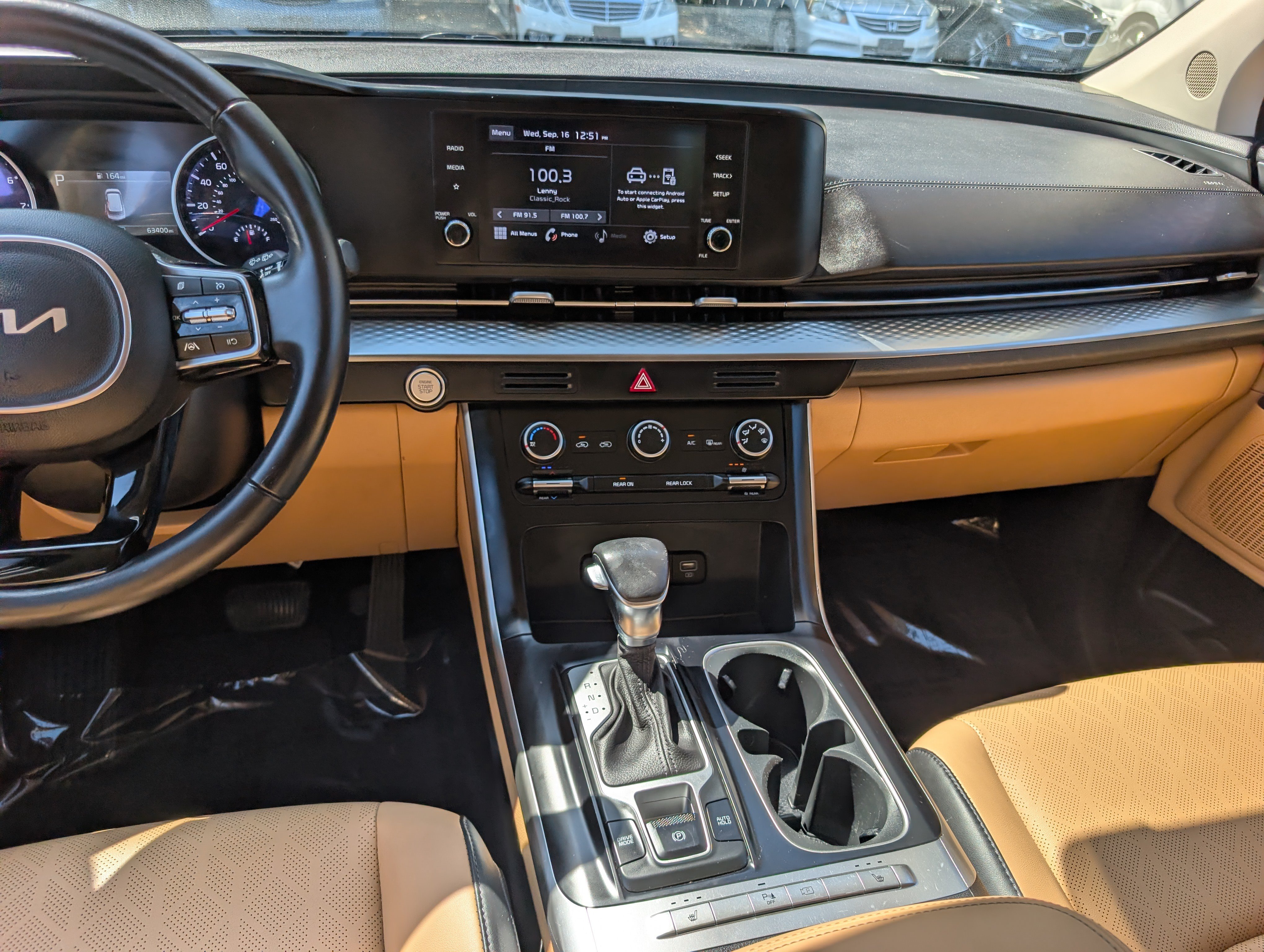 Used 2022 Kia Carnival LX FWD image 18