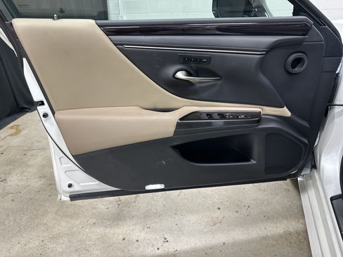 Used 2019 Lexus ES 350 w/ Premium Package FWD image 14