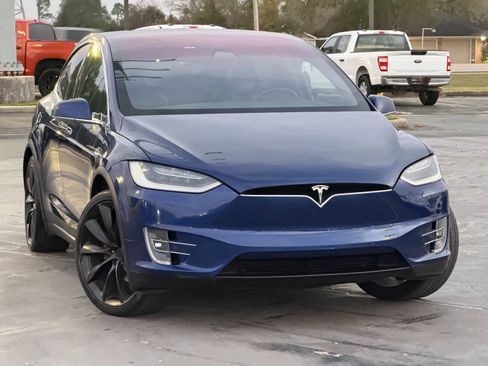 Used 2019 Tesla Model X 75D image 3