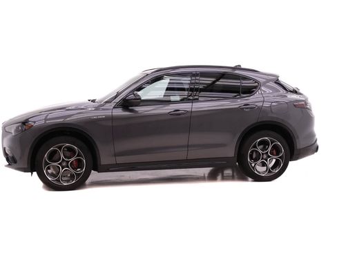 New 2025 Alfa Romeo Stelvio Sprint AWD/4WD image 3