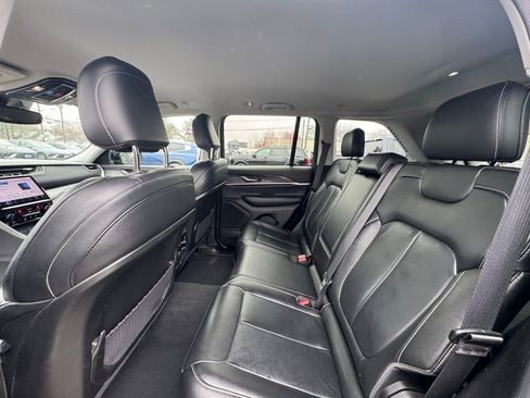 Used 2023 Jeep Grand Cherokee Limited AWD/4WD image 16
