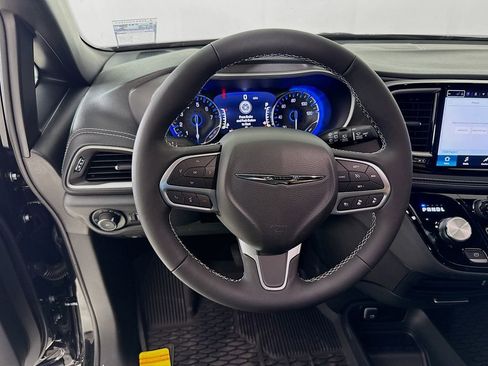 New 2025 Chrysler Pacifica Select w/ Fav Edition Package image 21