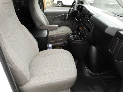 Used 2016 Chevrolet Express 2500 w/ Cold Climate Package RWD image 26