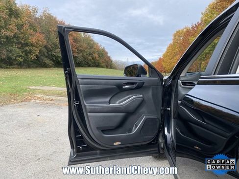 Used 2024 Toyota Highlander XLE image 13