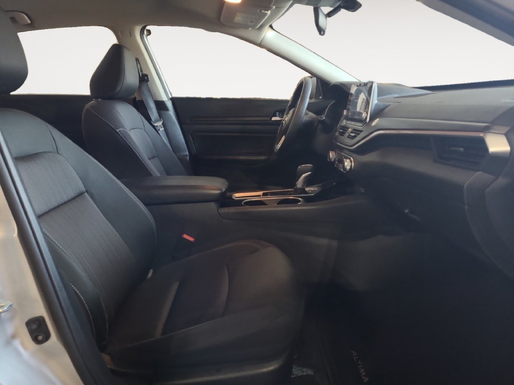 Used 2024 Nissan Altima 2.5 SV FWD image 15
