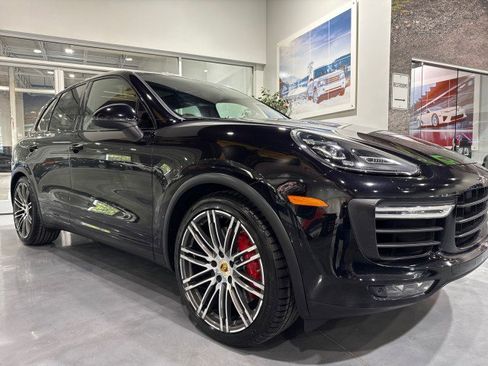 Used 2015 Porsche Cayenne Turbo image 24