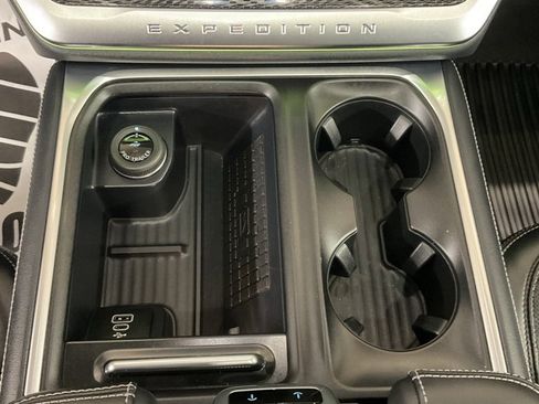 Used 2025 Ford Expedition Max Platinum w/ Stealth Appearance Package image 22