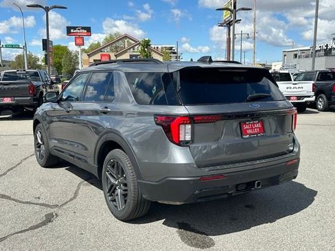 Used 2025 Ford Explorer ST-Line w/ ST-Line Street Pack AWD/4WD image 6