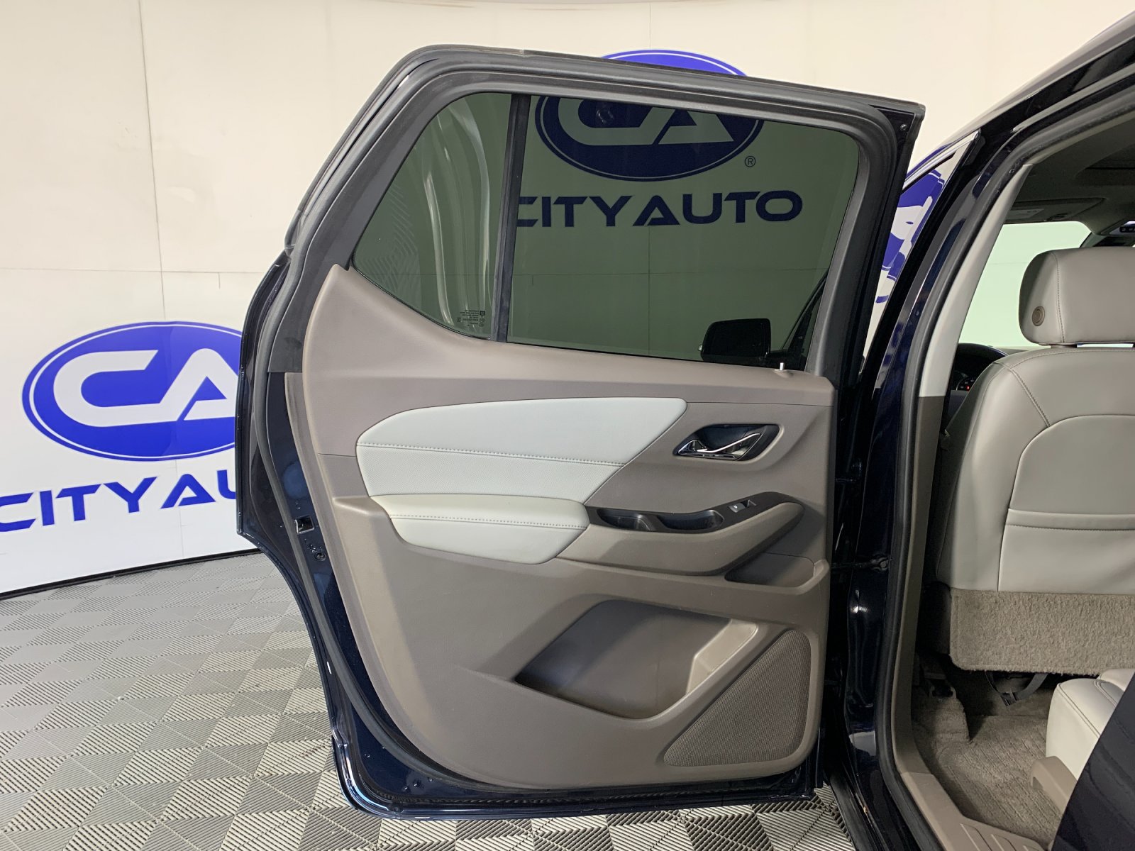 Used 2020 Chevrolet Traverse Premier w/ LPO, Floor Liner Package FWD image 30
