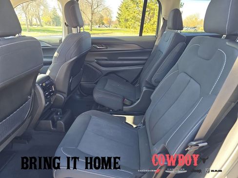 Used 2023 Jeep Grand Cherokee L Laredo image 24