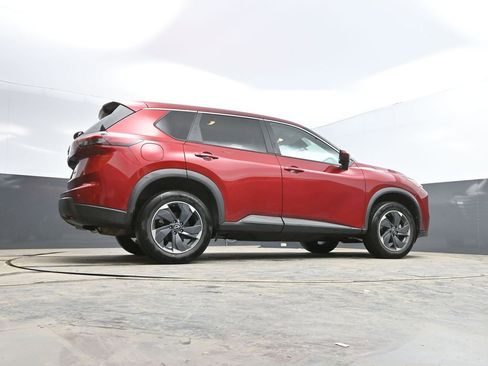 Used 2025 Nissan Rogue SV image 31