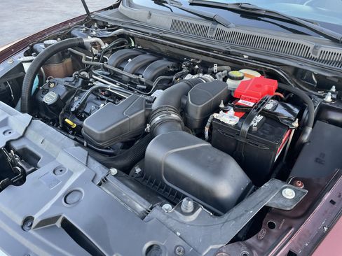 Used 2016 Ford Taurus SEL image 32