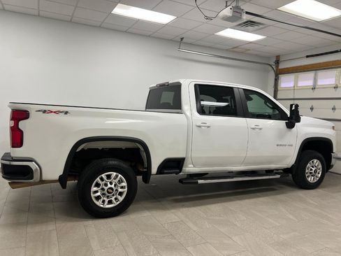 Used 2025 Chevrolet Silverado 2500 LT w/ Convenience Package AWD/4WD image 9