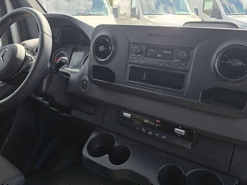 Used 2025 Mercedes-Benz Sprinter 2500 image 11
