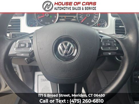 Used 2017 Volkswagen Touareg Executive image 28
