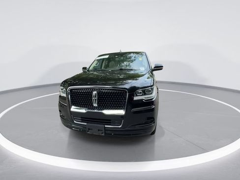 Certified 2022 Lincoln Navigator Reserve AWD/4WD image 3