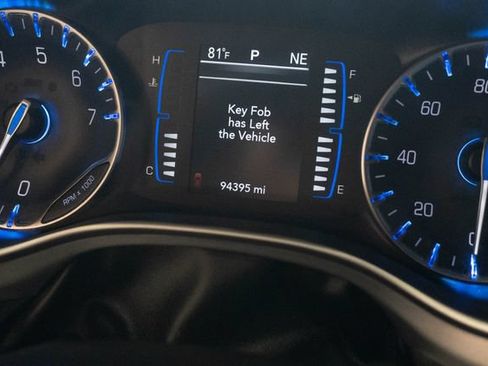 Used 2020 Chrysler Pacifica Touring w/ S Appearance Package FWD image 23