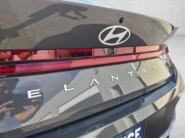 Used 2025 Hyundai Elantra SEL FWD image 29