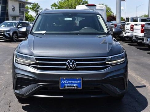 Used 2023 Volkswagen Tiguan SE w/ Panoramic Sunroof Package AWD/4WD image 4