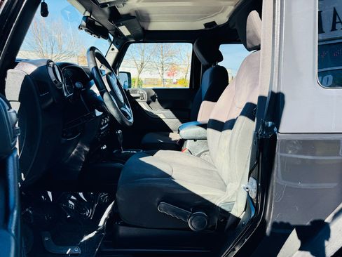 Used 2015 Jeep Wrangler Sport image 12