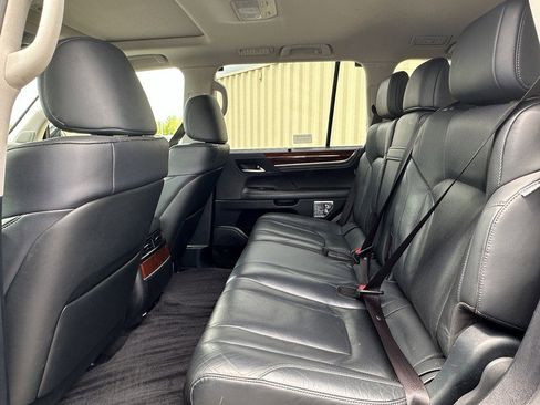 Used 2019 Lexus LX 570 4WD w/ Luxury Package image 22