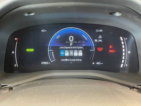 Used 2025 Toyota Camry LE image 39