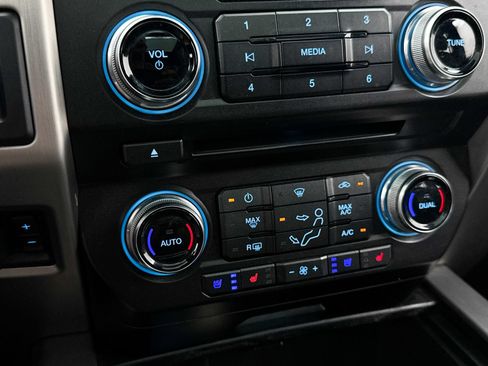 Used 2018 Ford F250 Platinum w/ Platinum Ultimate Package AWD/4WD image 26