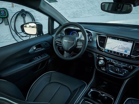 New 2026 Chrysler Pacifica Limited AWD/4WD image 16