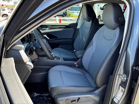 New 2026 Volkswagen Tiguan SE image 9