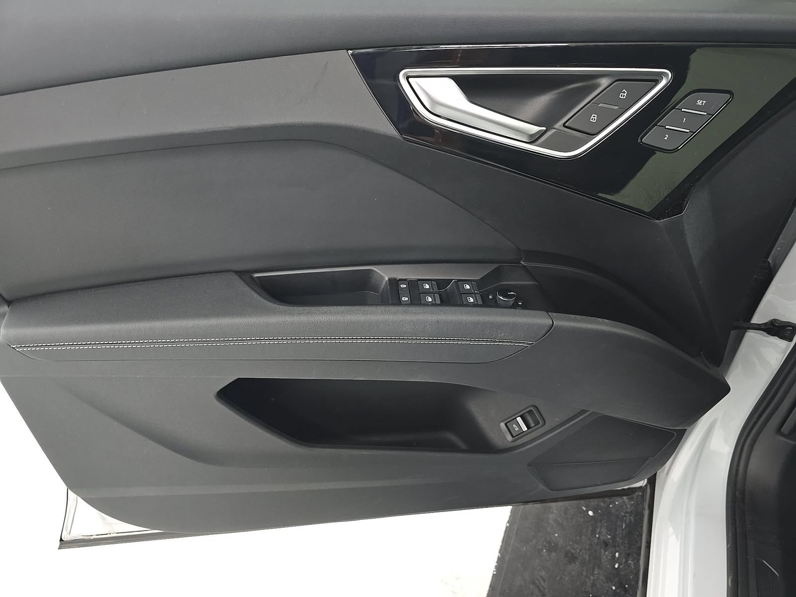 Used 2023 Audi Q4 e-tron Prestige AWD/4WD image 12