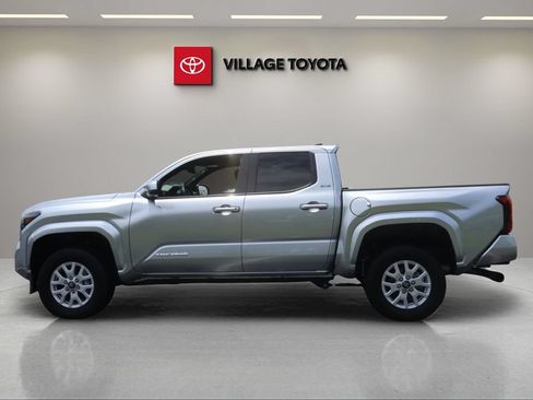 Certified 2025 Toyota Tacoma SR5 AWD/4WD image 2