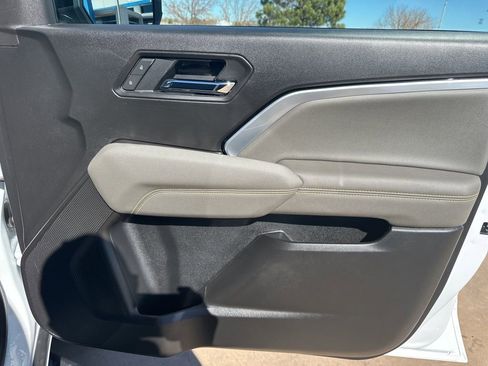 Used 2025 Chevrolet Colorado ZR2 w/ Technology Package image 30