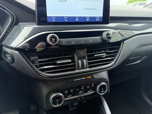 Certified 2025 Ford Escape ST-Line AWD/4WD image 19