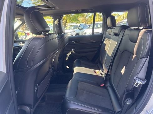 Used 2024 Jeep Grand Cherokee Altitude image 20