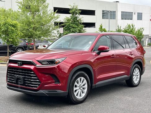Used 2024 Toyota Grand Highlander AWD image 2