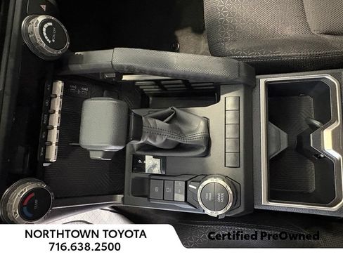 Used 2025 Toyota 4Runner SR5 AWD/4WD image 17