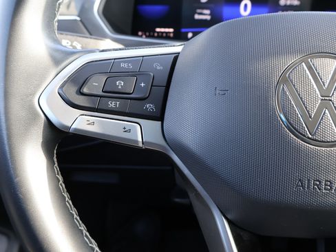 Used 2022 Volkswagen Tiguan SE w/ Panoramic Sunroof Package image 34