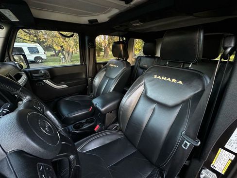 Used 2015 Jeep Wrangler Unlimited Sahara w/ Dual Top Group image 9